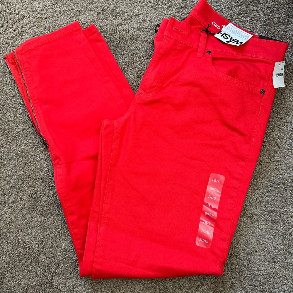 Red, zipper accent, jean leggings!